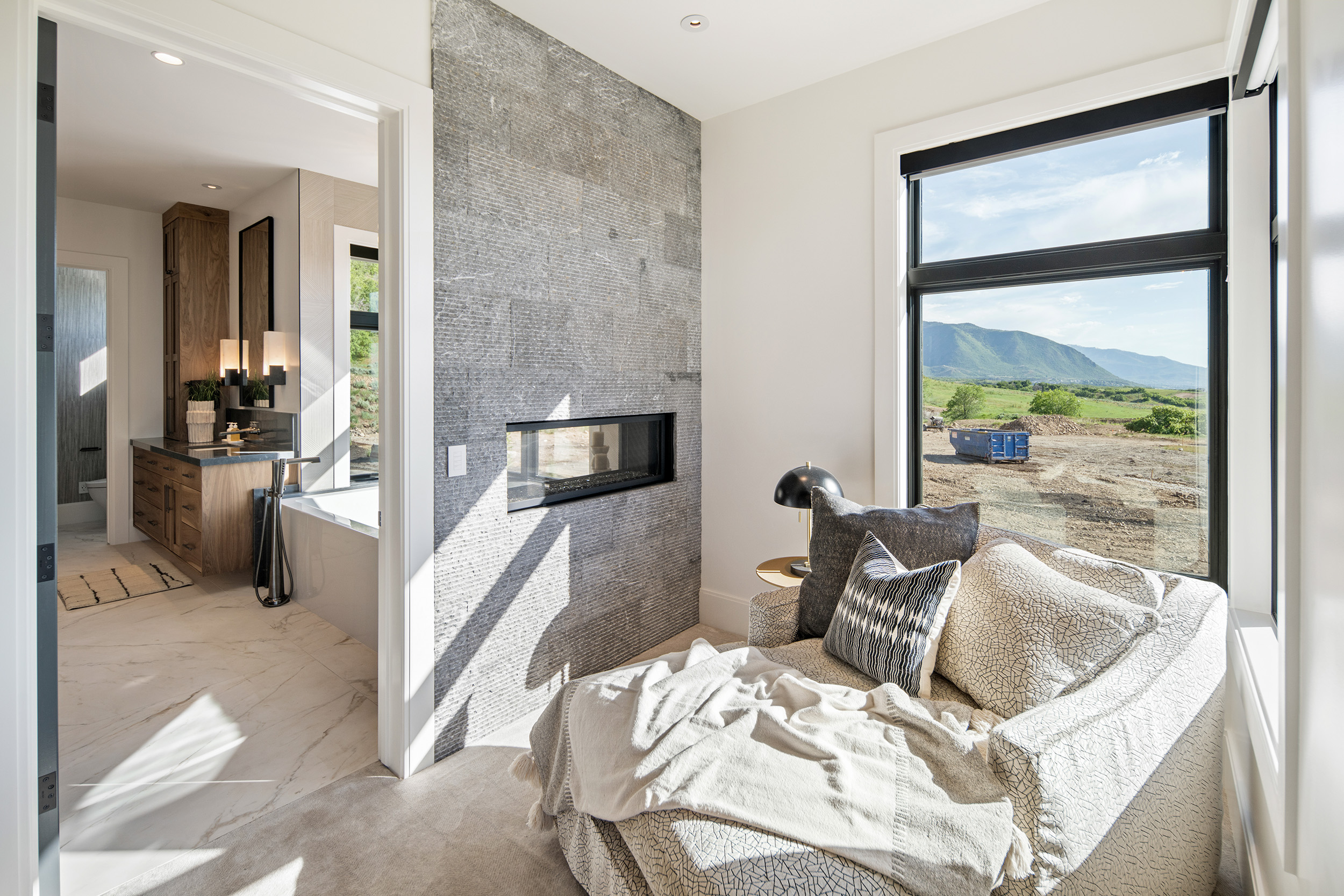 How Do Fiberglass Windows Support Quiet Living